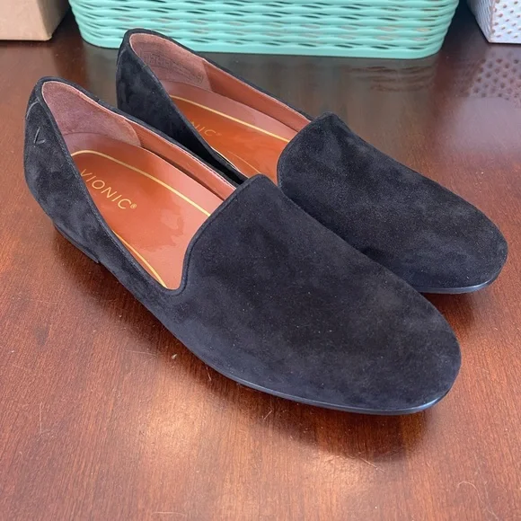 NWOT Vionic Women's Classic Black Suede Loafers - Picture 4 of 7